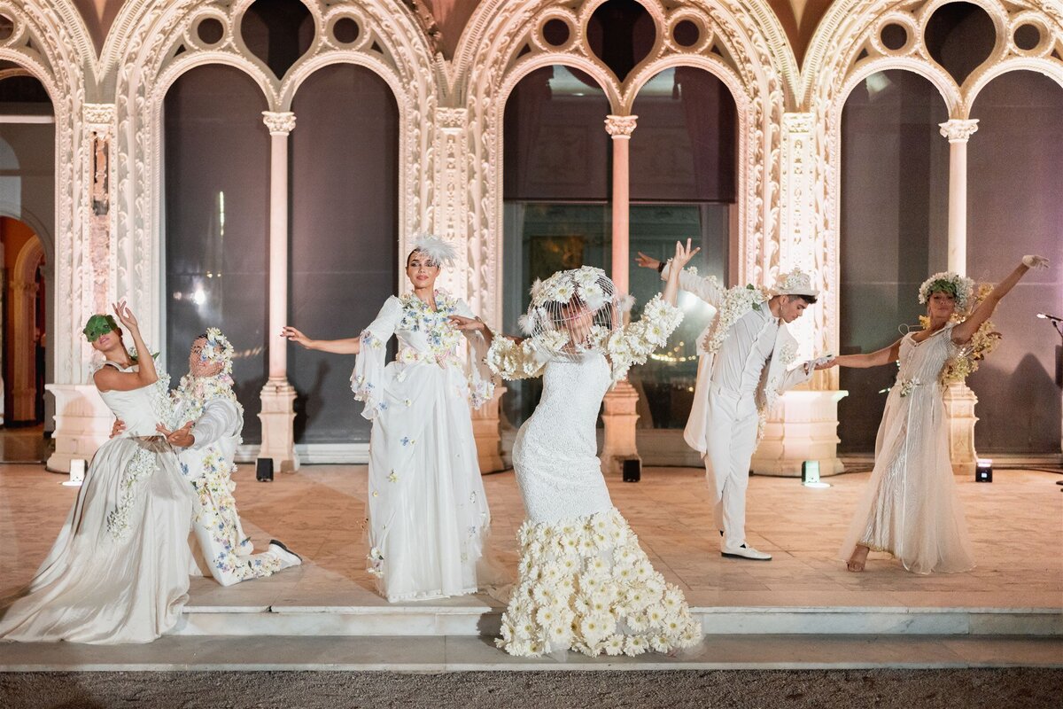 Outdoor ceremony elegant wedding party Villa Ephrussi de Rotschild