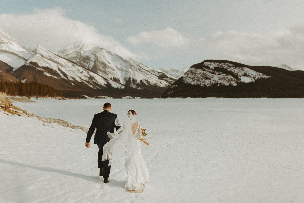 kaylyn-mclachlan-bc-wedding-elopement-photographer-canmore-banff-malcolm-hotel-mountain-wedding-mark+kayla-2788