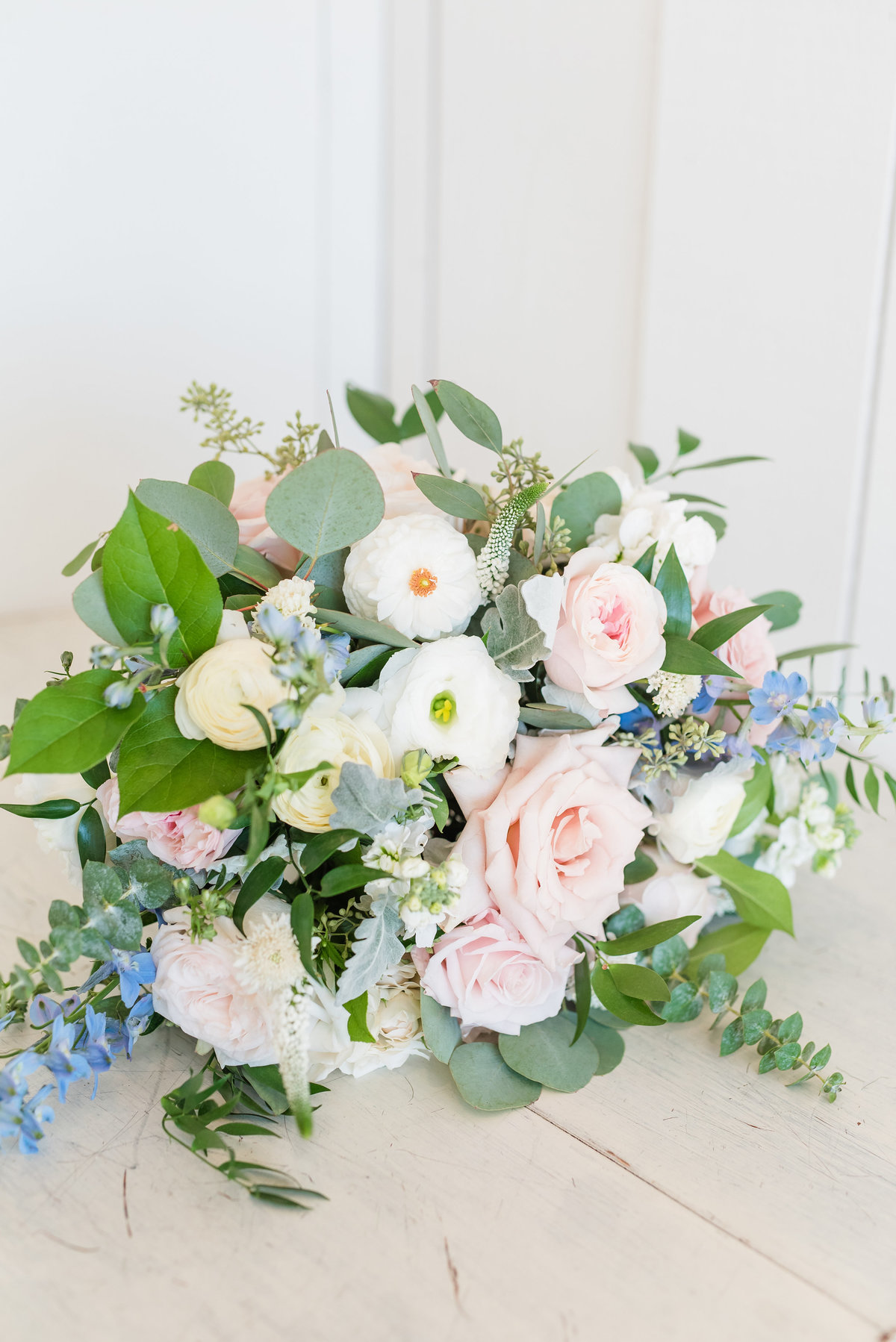 Grand Ivory Romantic Florals