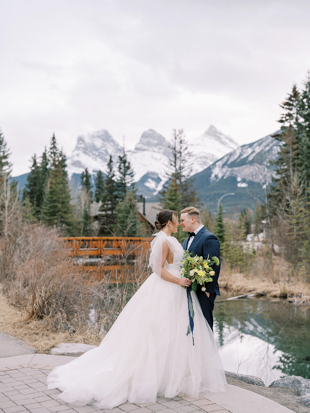 Beautiful outdoor wedding ceremony at The Malcolm Hotel, a modern romantic wedding venue in Canmore, featured on the Brontë Bride Vendor Guide.