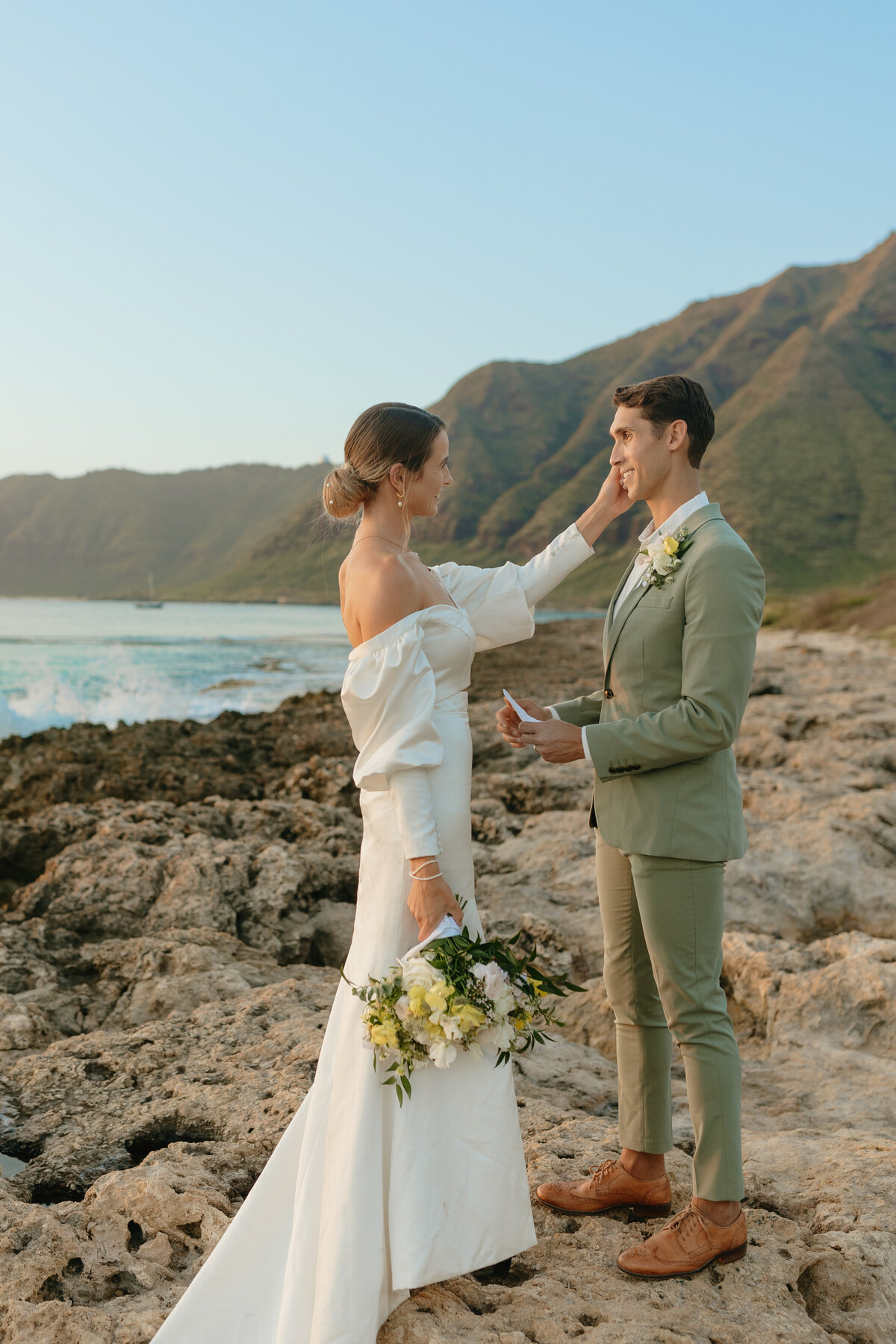 Elopement Photos in Honolulu Oahu Hawaii