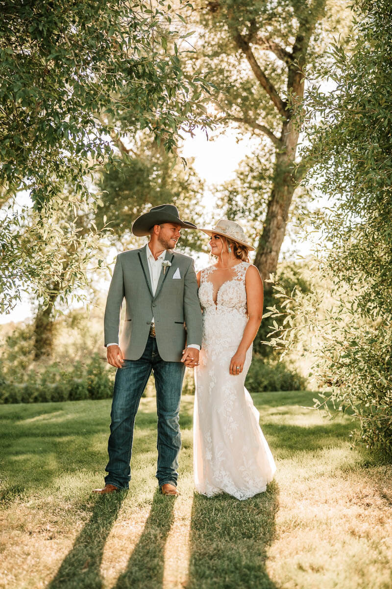 wyoming-wedding-venue-elk-hollow-lodge-saratoga-anderson_11