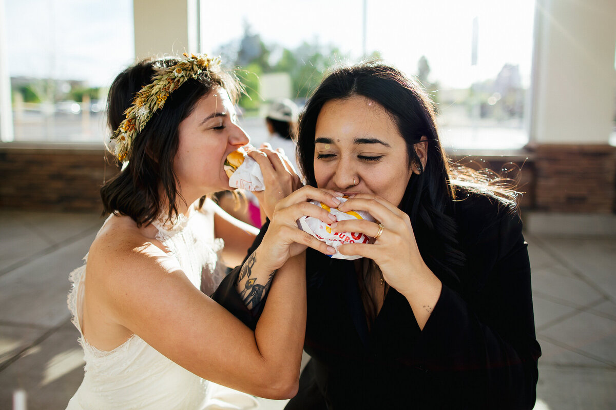 Colorado-Elopement-In-And-Out-Burger-First-Bite-20