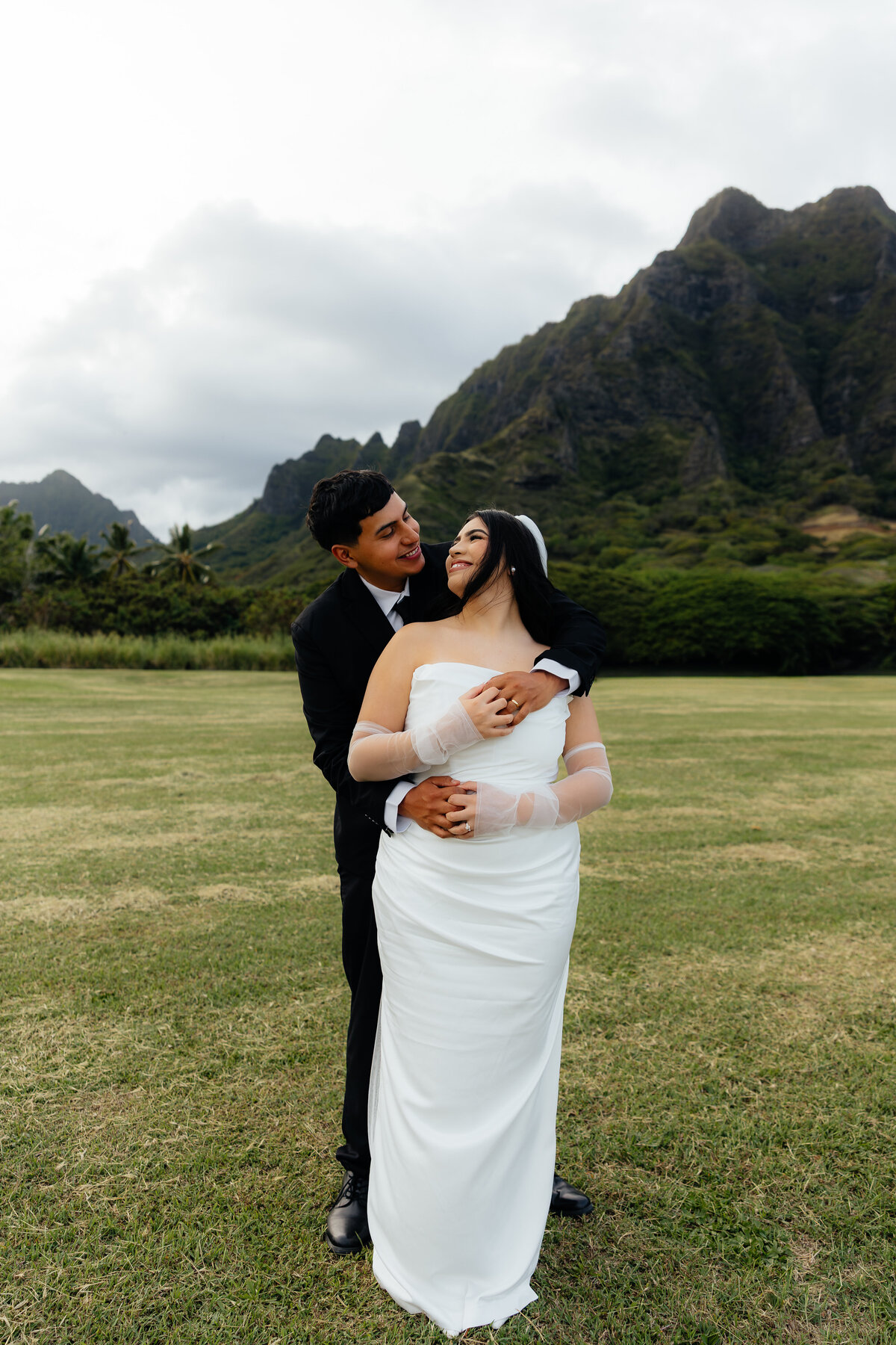 Romantic honeymoon portraits of a newlywed couple visiting Hawaiʻi after their courthouse wedding