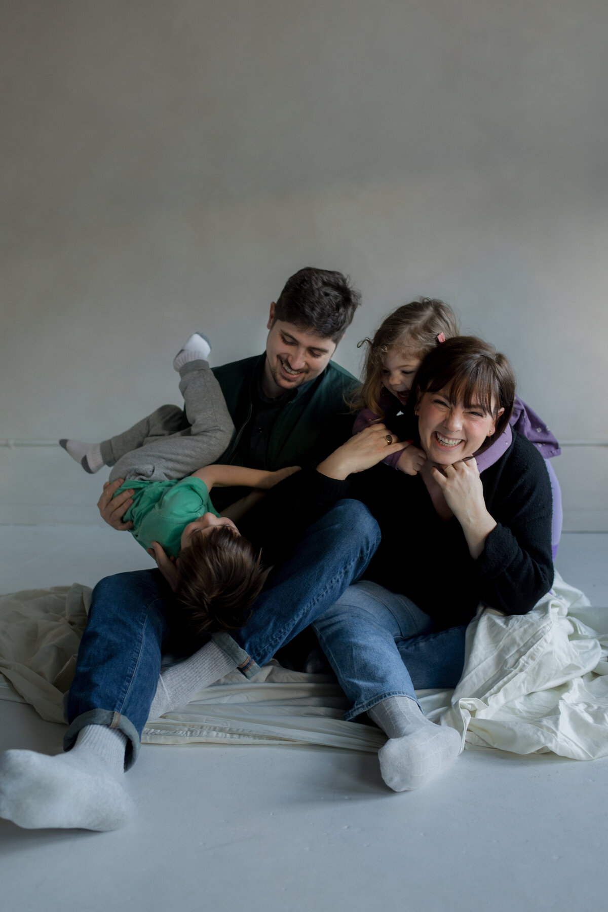 photosbybailey-2025-neu-haus-searcy-fam-seattle-215