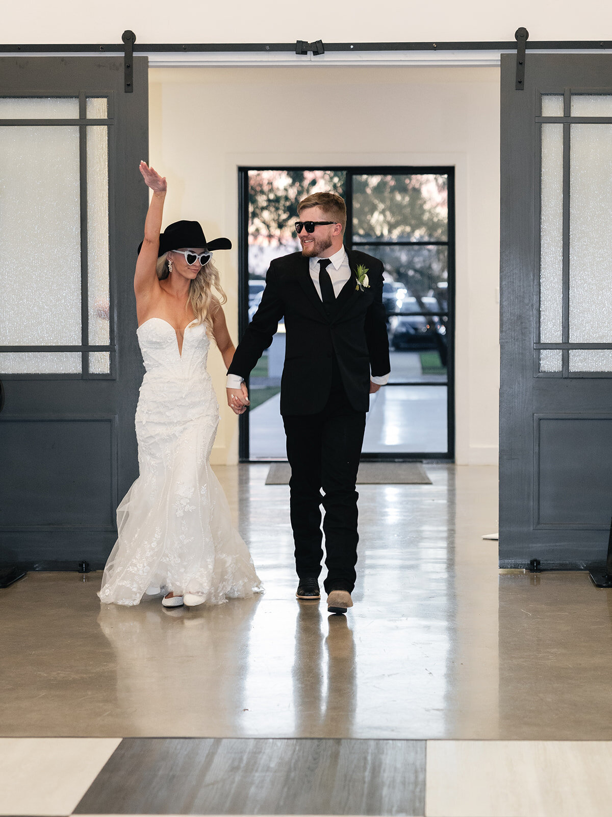 2025-10-11_DykesWeddingPreviews_MollyMurphyPhotography-99