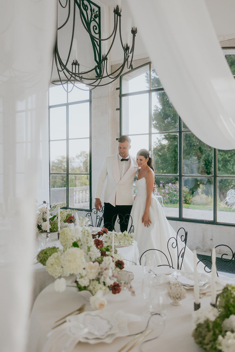 wedding-reception-discovered-by-bride-and-groom-laurianevega