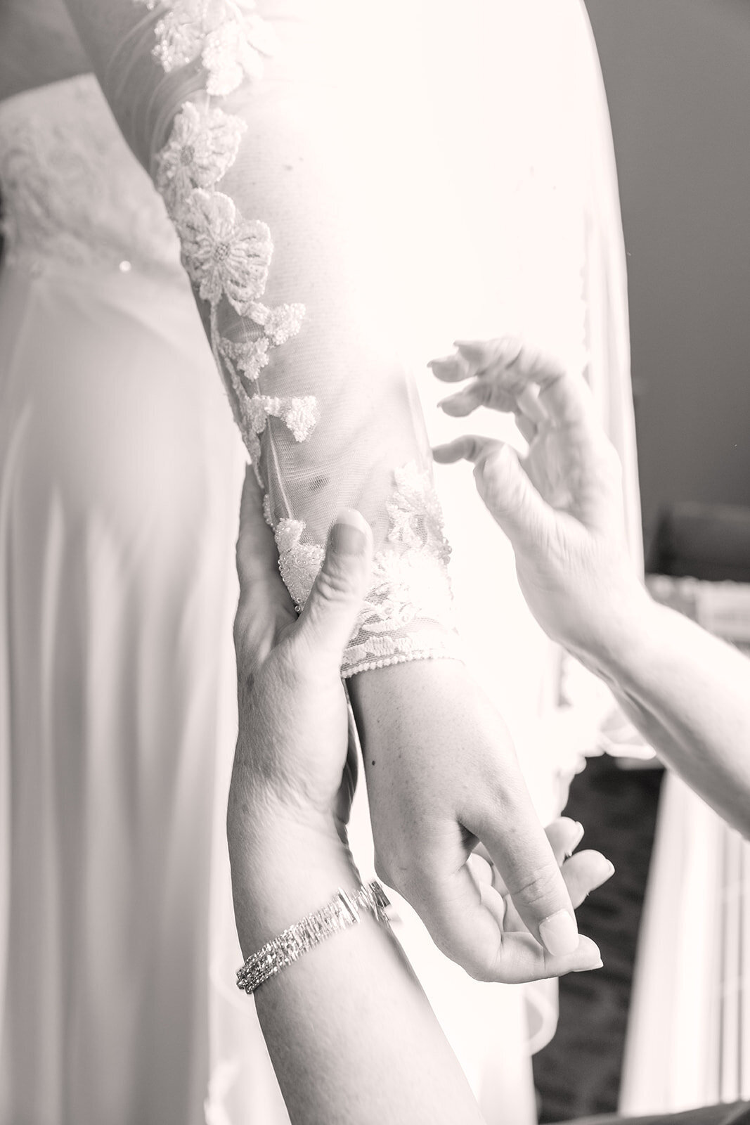 Detroit-Michigan-Wedding-Photographer-Heather-and-DJ-2