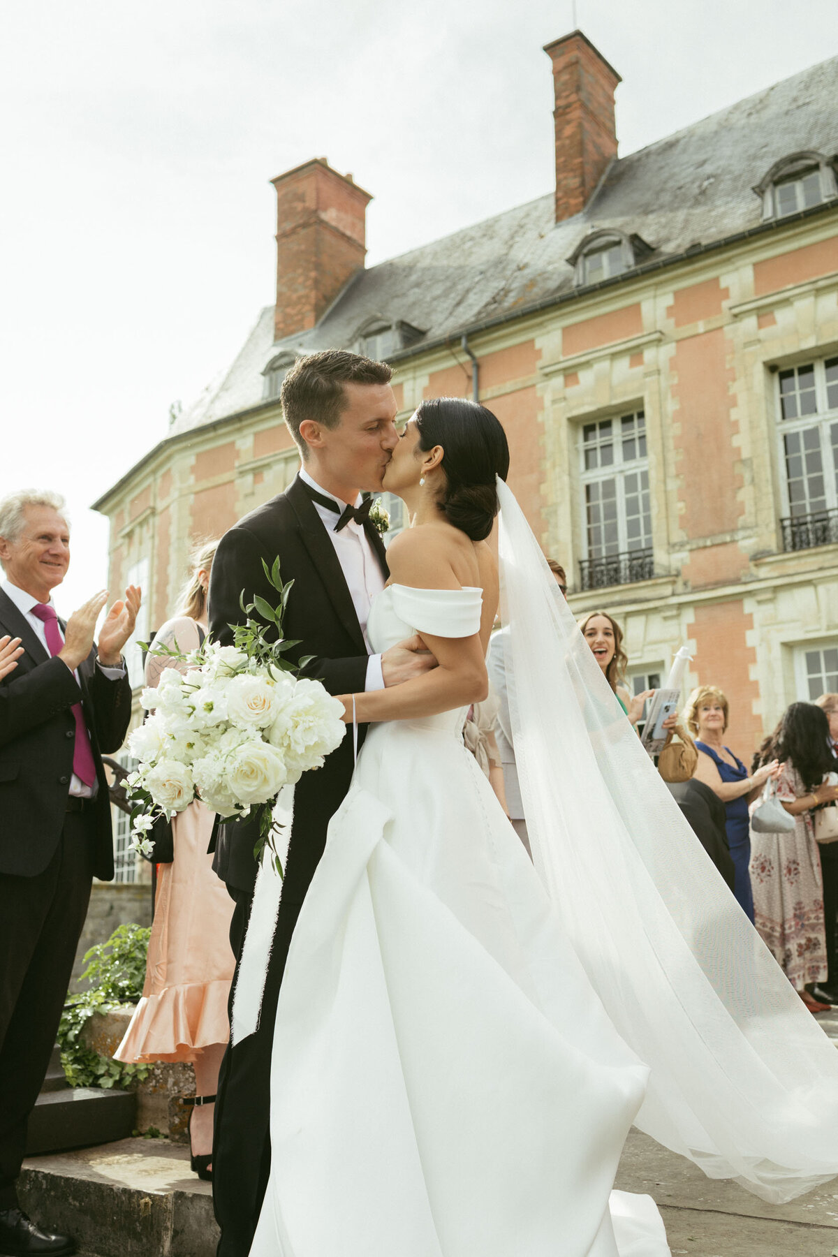 Romantic French Chateau Wedding in Paris - Stacey Vandas Photography 23