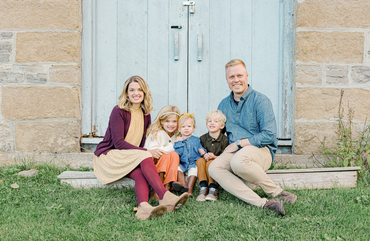 family-mini-session-ontario-ottawa-grey-loft-studio-2024-1