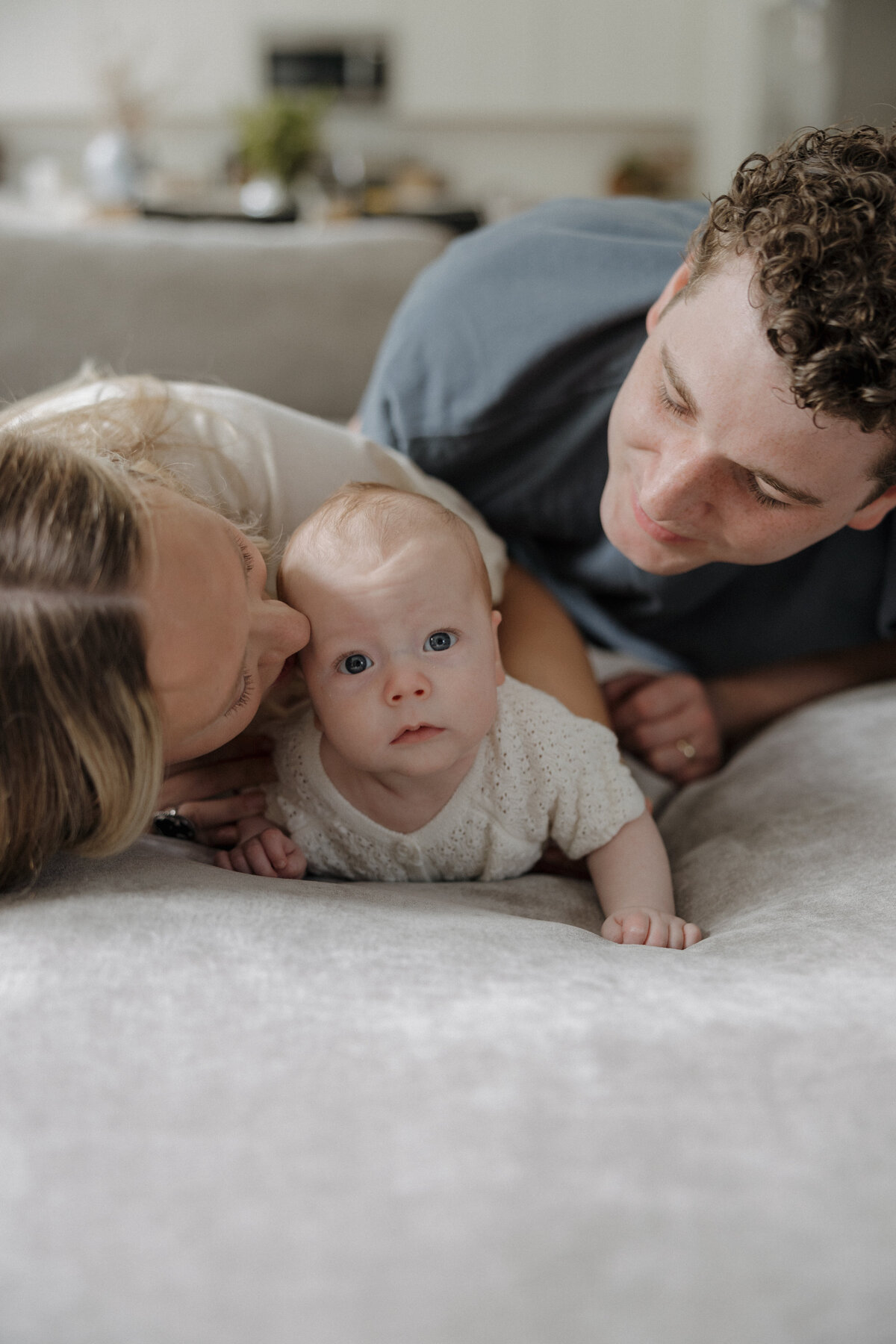 Indianapolis lifestyle newborn photography candid family moment