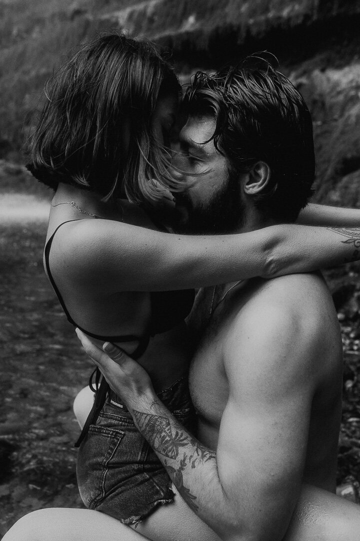 photographe-couple-intimiste-cascade-chloelaydevant-5