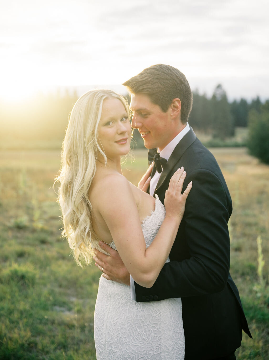 bride-and-groom-sunset-photo