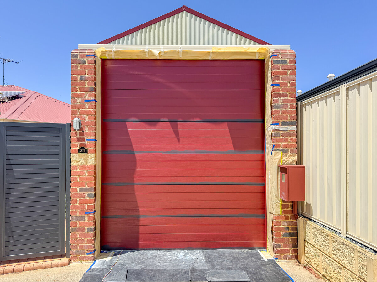 Handyman Dawesville Garage Door Repaint before 1
