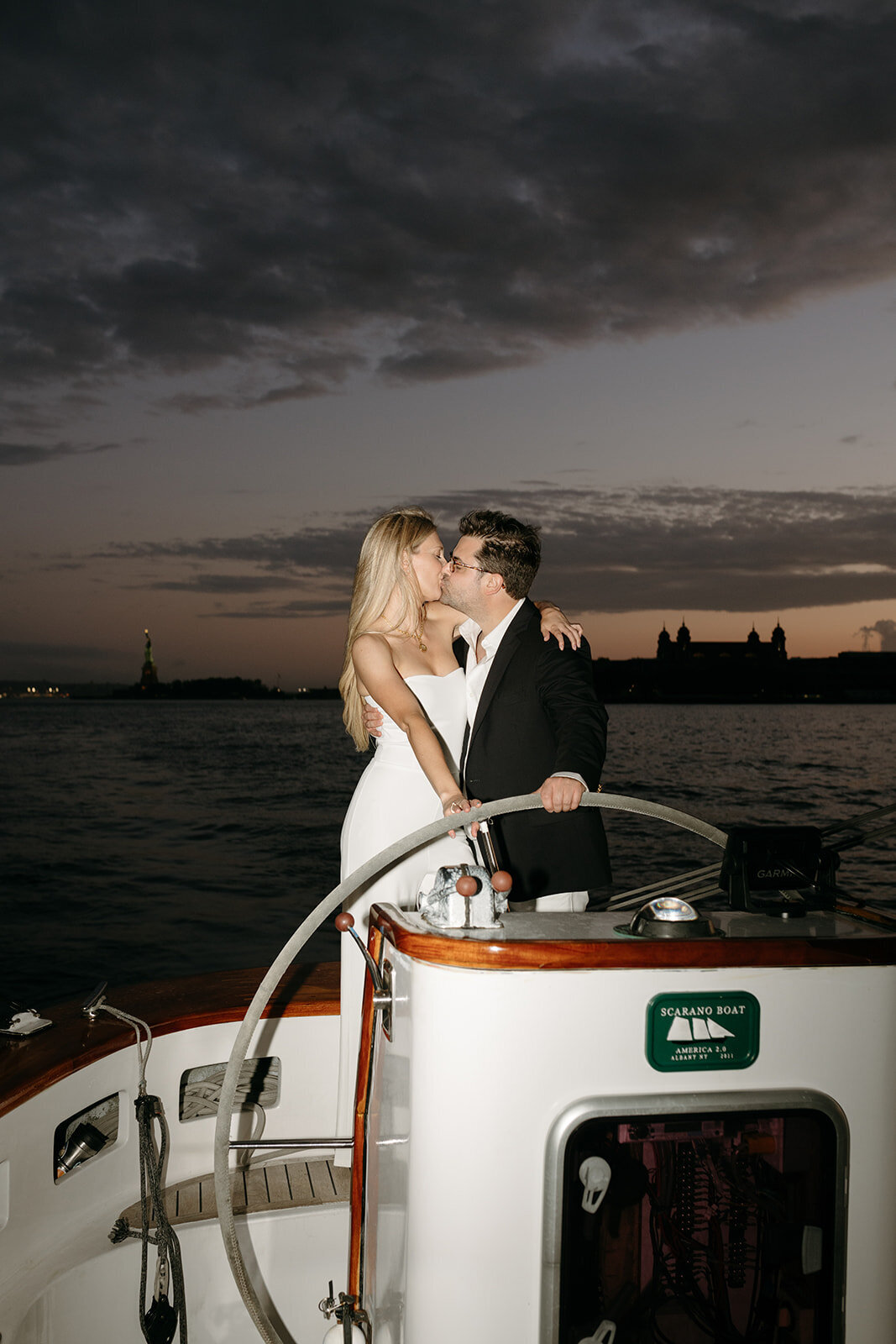 allison-matt-nyc-wedding-sailboat-363_websize
