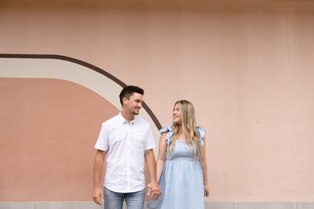 couple-pink-wall