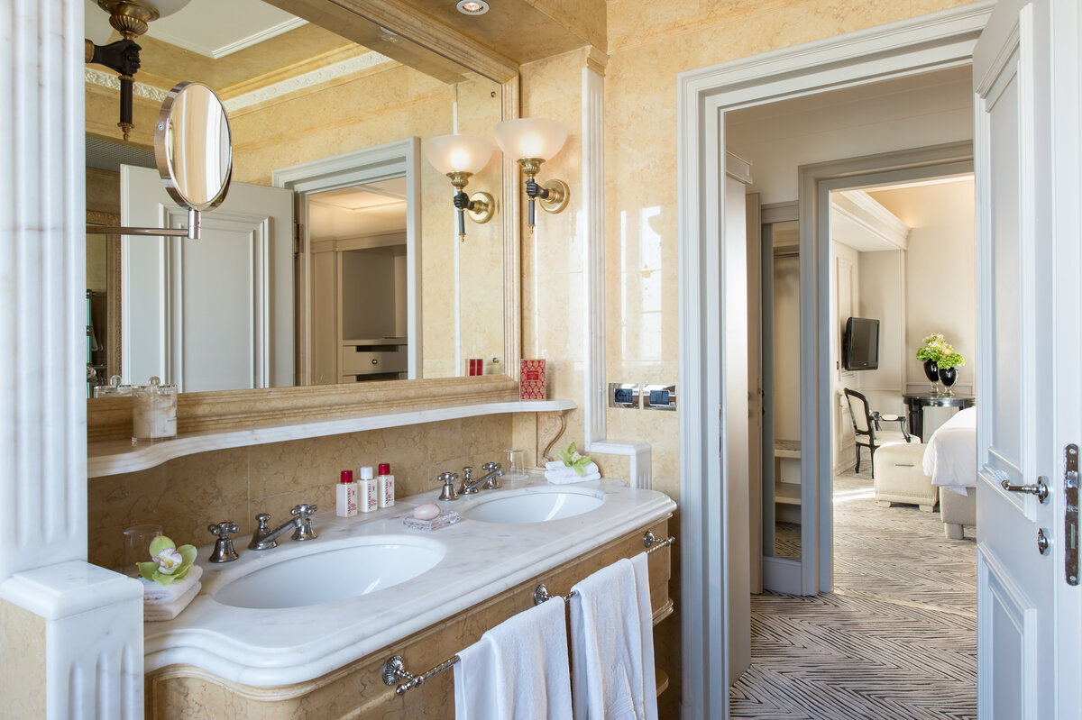 Waterstone - Hassler Collection - Hotel Hassler -Rome - Luxury Boutique Hotel - Executive Suite Bathroom ( 5 ) - Hassler Roma -300 dpi