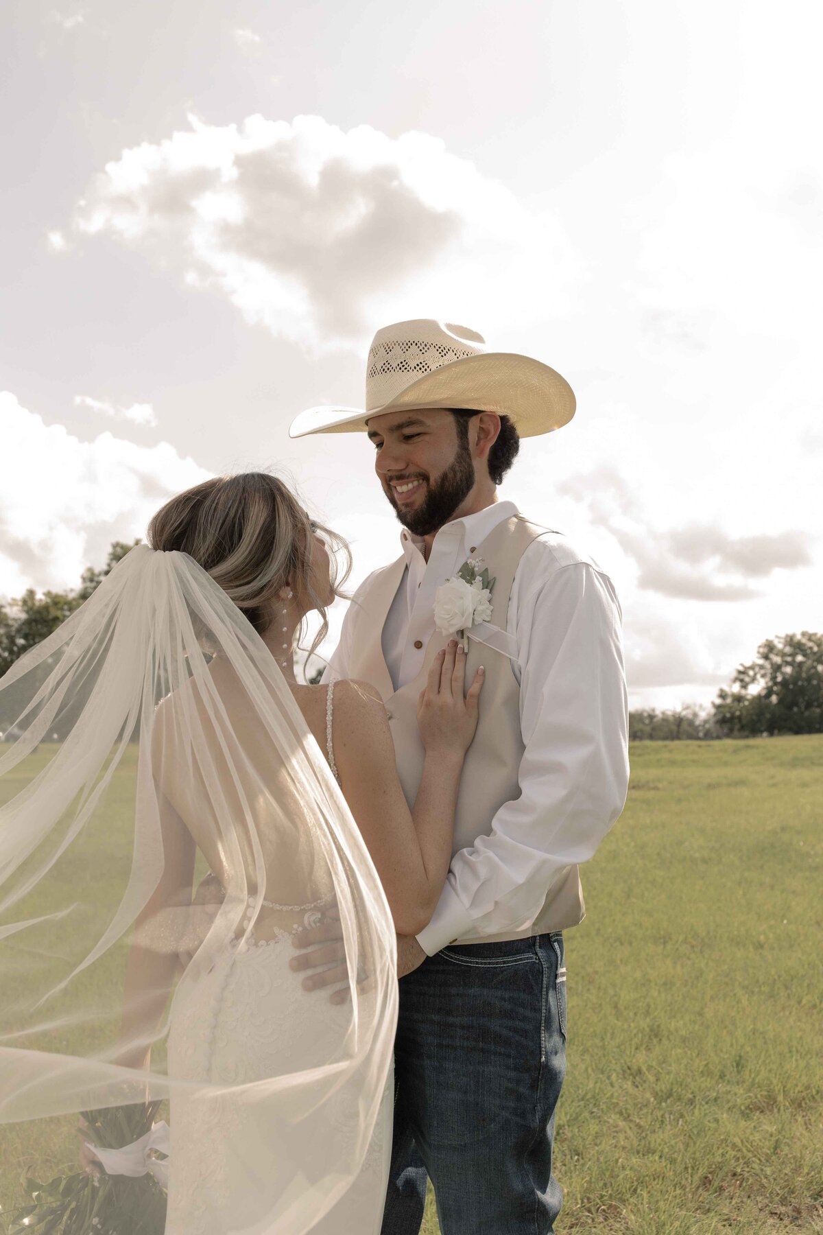 Dakota&Hope'sSneakPeeks-courtneyagaryphotography-37
