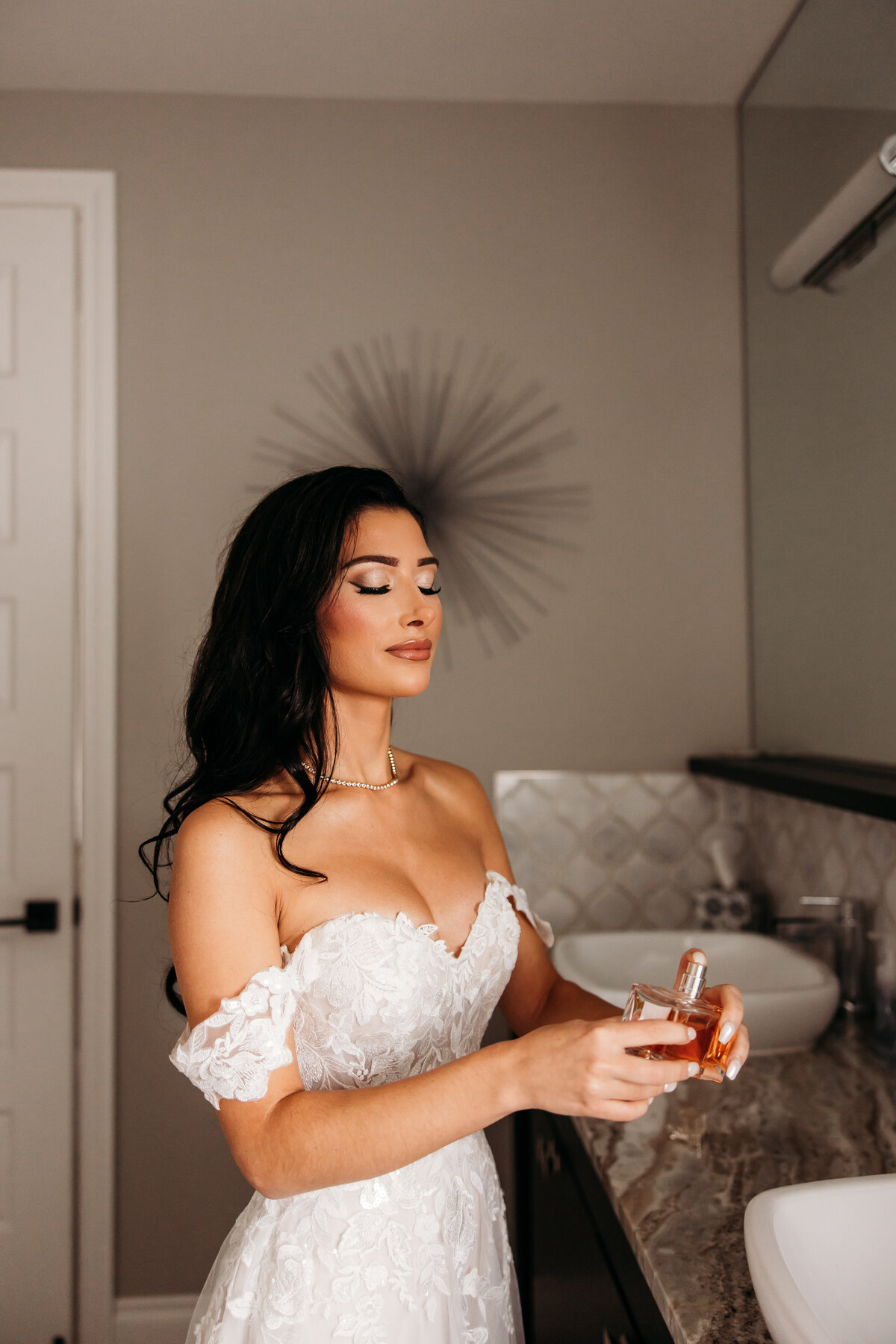 oliviaGettingReady-58