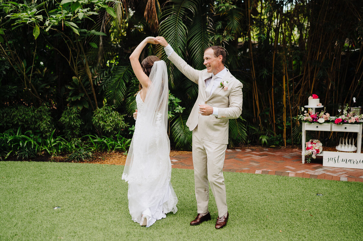 mcneile-photo-sunken-gardens-elope-in-florida-chantilly-chic-celebrations-2