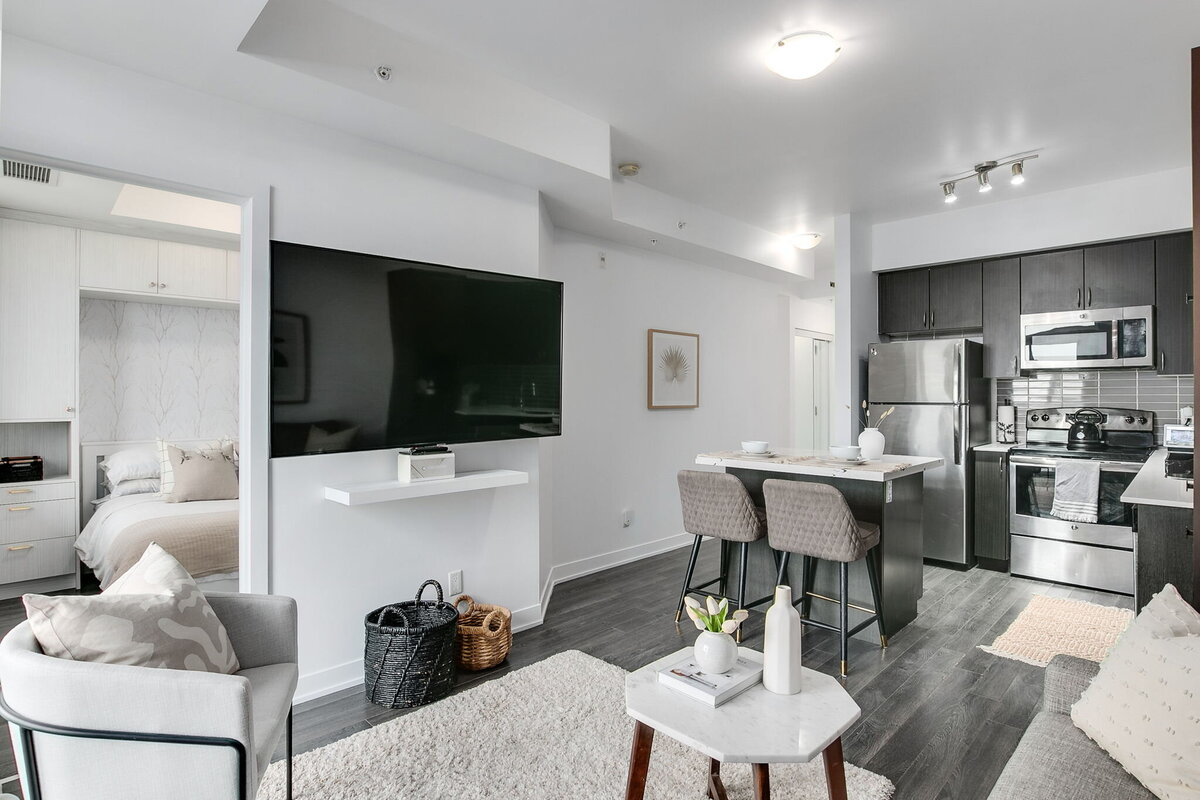 12-web-or-mls-8_003_Living Room