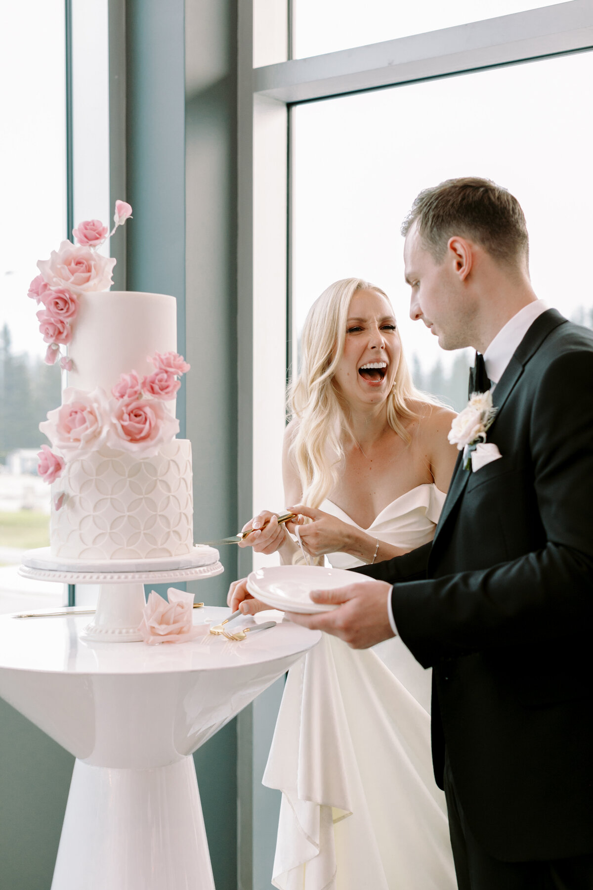Modern Chic Wedding at The Sensory in Canmore Alberta, designed and planned by Rebekah Brontë, with a colour palette of fresh white, smoke grey, blush pink, and subtle seafoam - white and blush wedding cake by Yvonne's Delightful Cakes, cake cutting photos