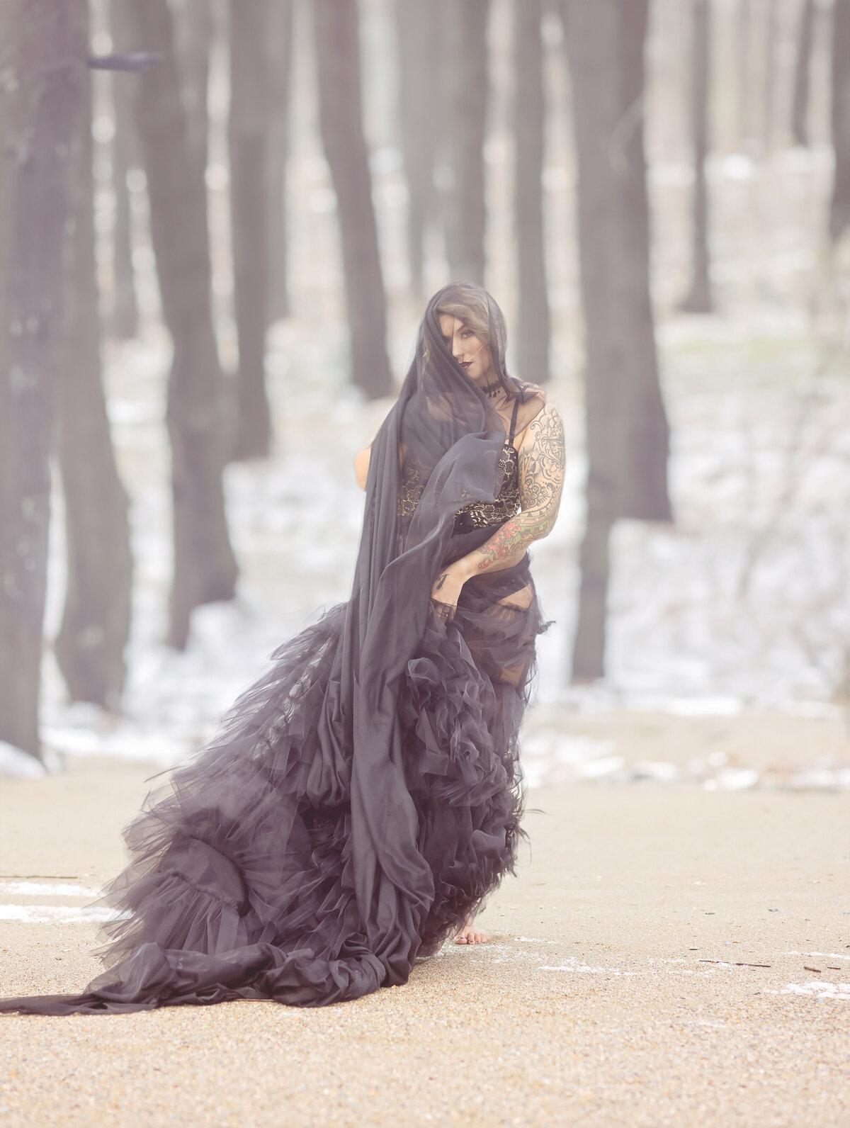 savannah-glamour-medusa-portraits-on-the-beach-01