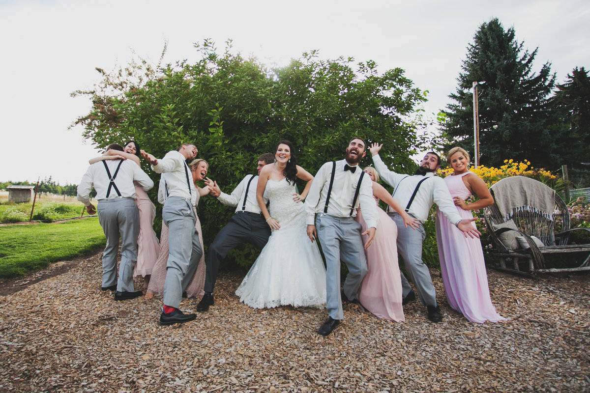fun outdoor wedding photo of bridal party laughing and goofing around  in Oregon | Susie Moreno Photography