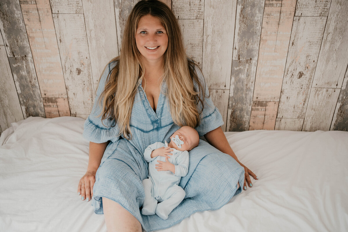 Newbornshoot door Leukfotografie in Amsterdam, Zaandam, Landsmeer, Oostzaan en Purmerend – zachte, liefdevolle babyfoto’s-20