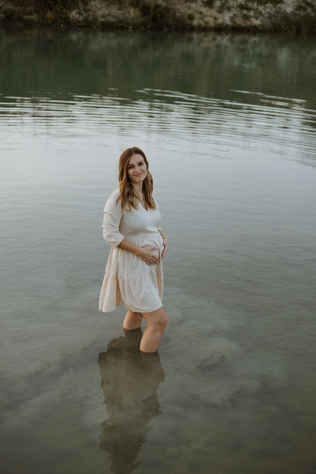 intimní těhotenské focení ve vodě  fotografka plzeň markéta zýka