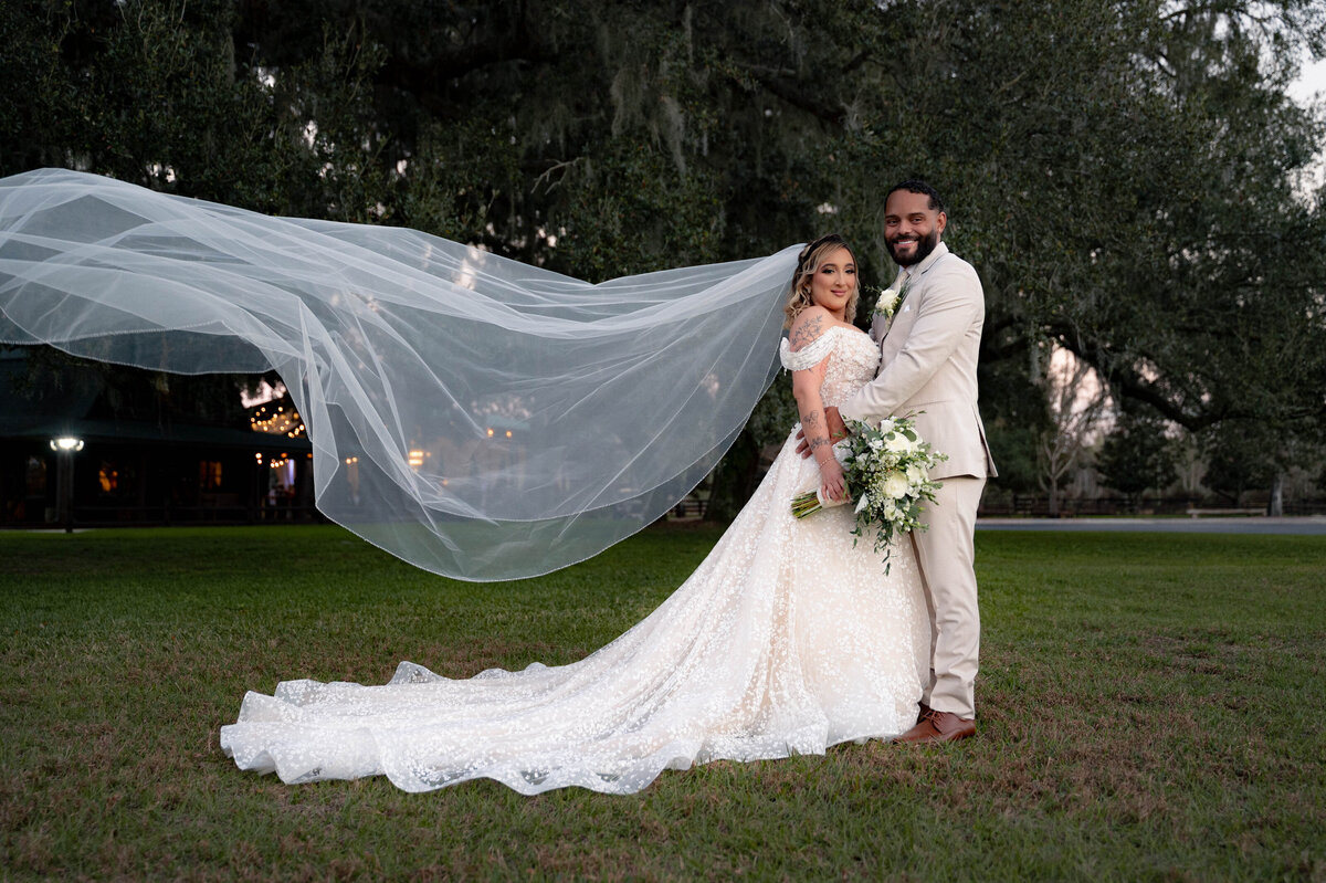 Orlando based Wedding and engagement photo studio