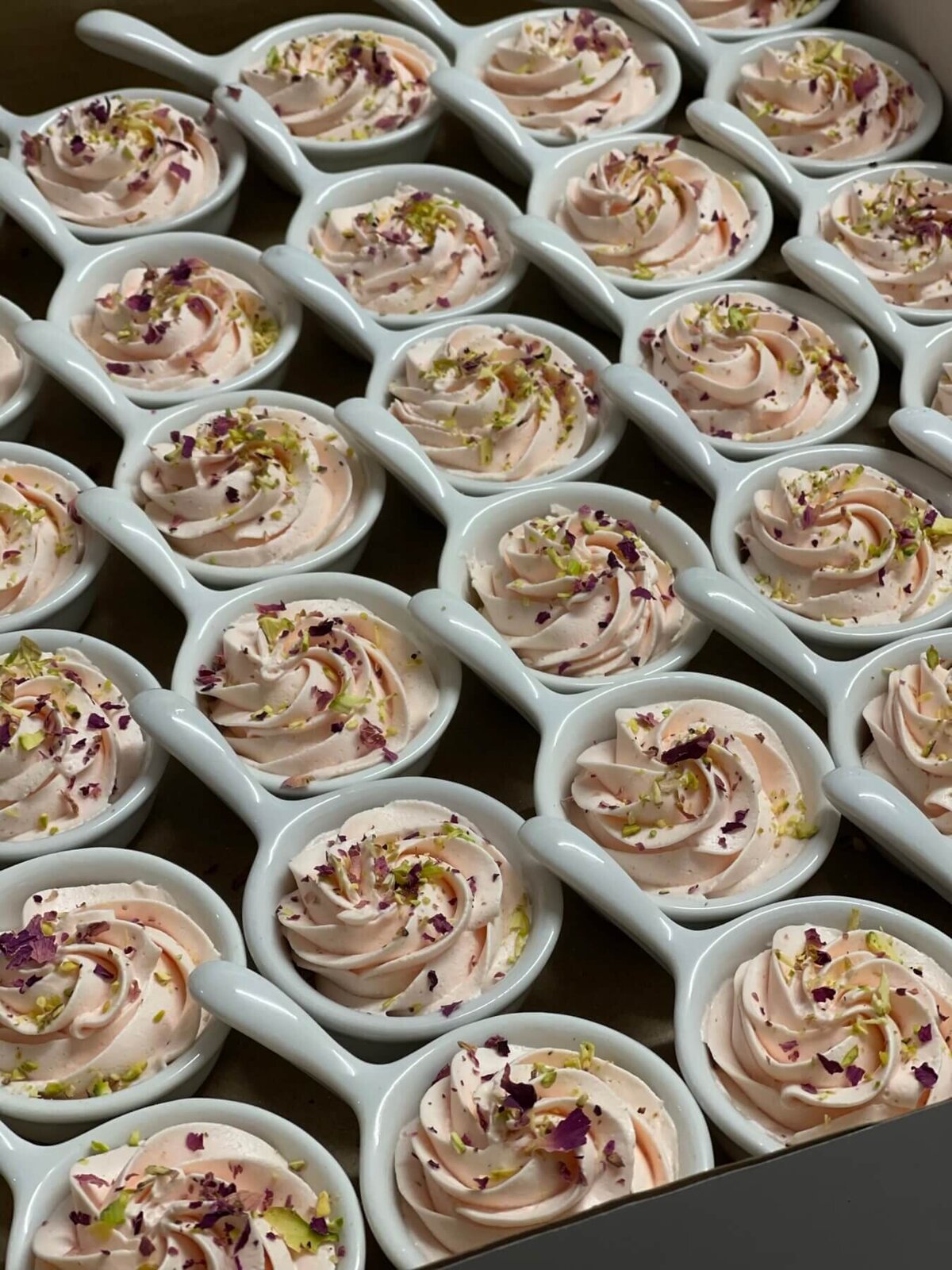 Meringue dessert canapés