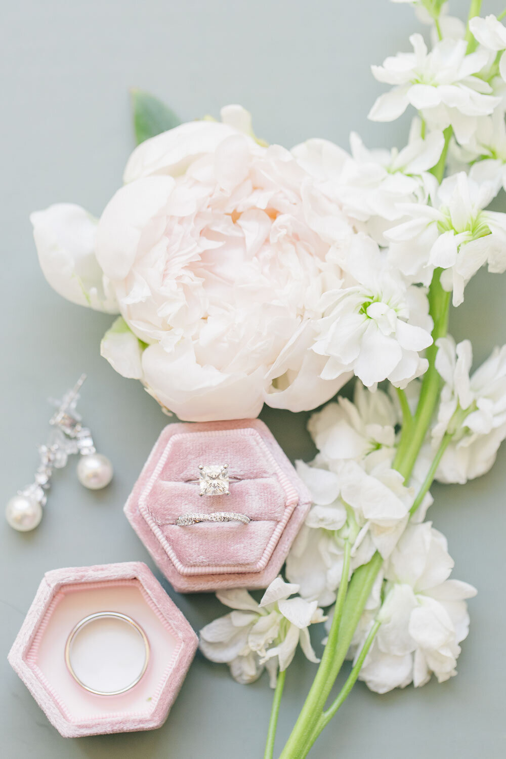 Wedding rings in pink velvet box with white flowers