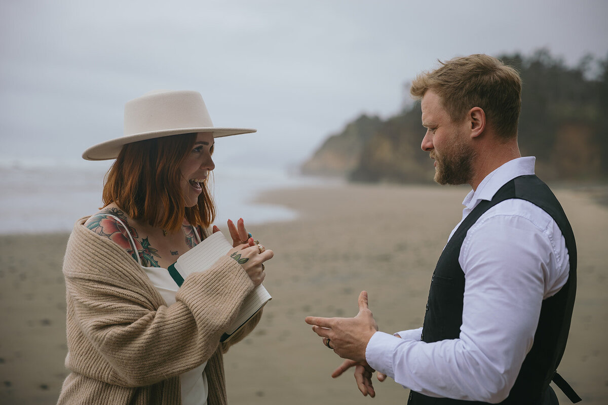 oregon-coast-ecola-hug-point-beach-forest-elopement-wedding-394