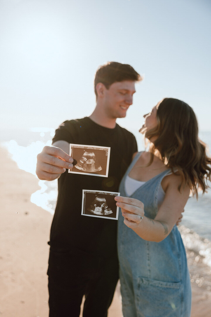 twin pregnancy announcement-25