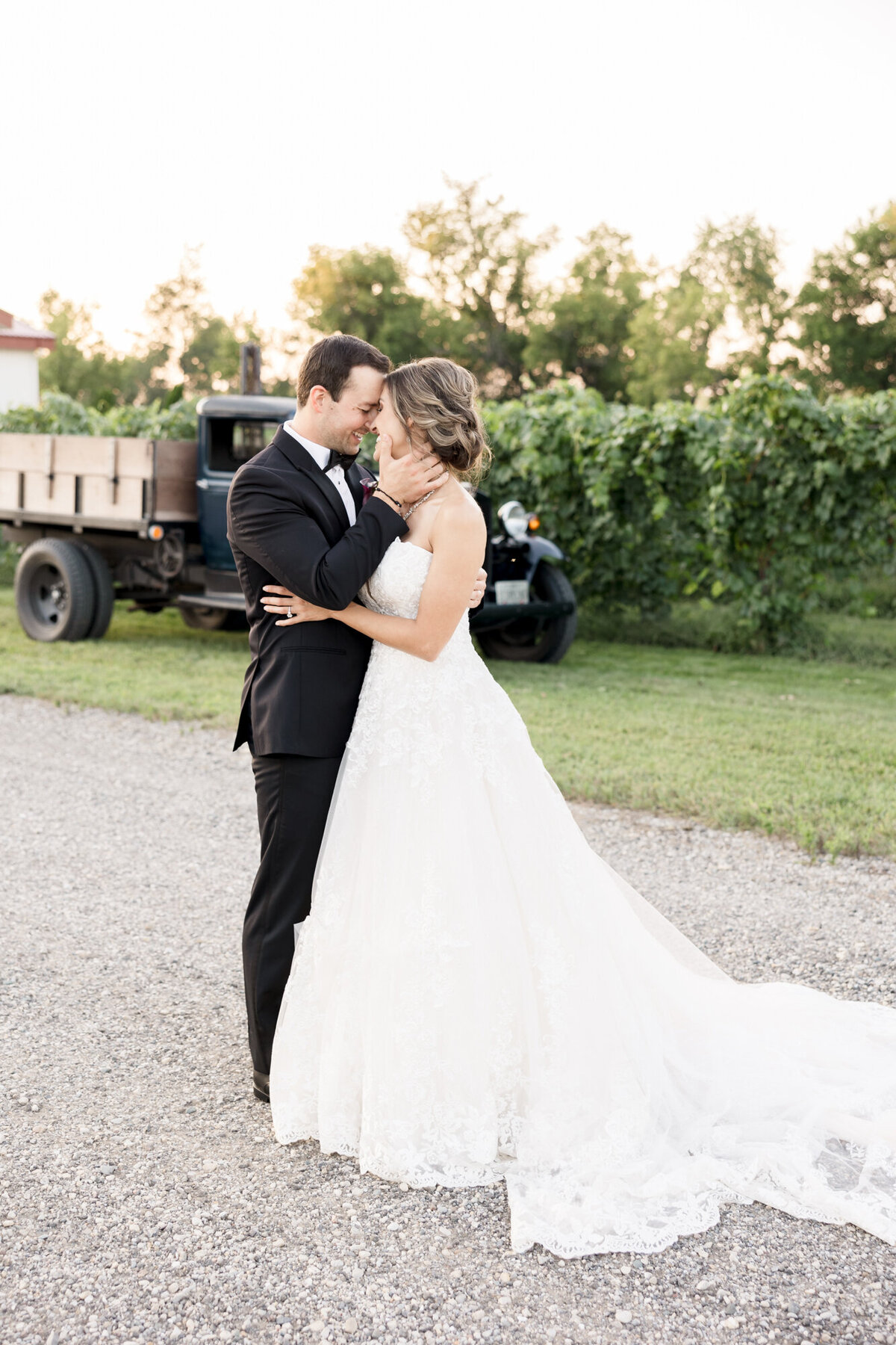 Summer-Wedding-DC-Estate-Winery-Beloit-Illinois-Meg-Dunn-Photography-93