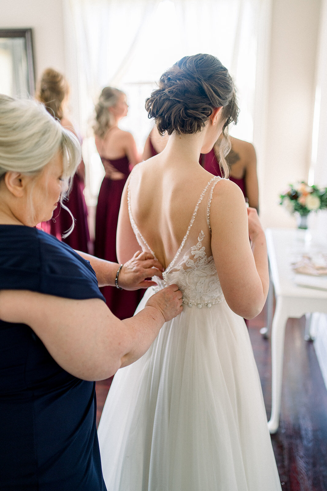 bride getting ready Vizcaya Sacramento, CA wedding