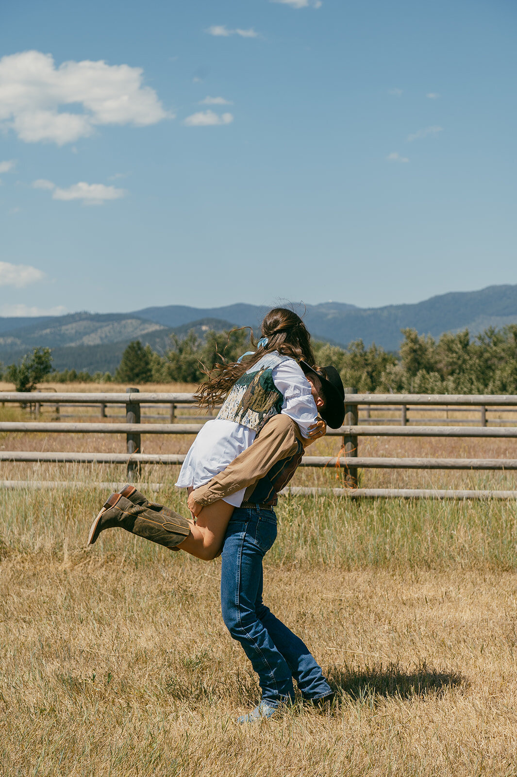 presley-gray-photo-haybale-forest-montana-elopement-7895