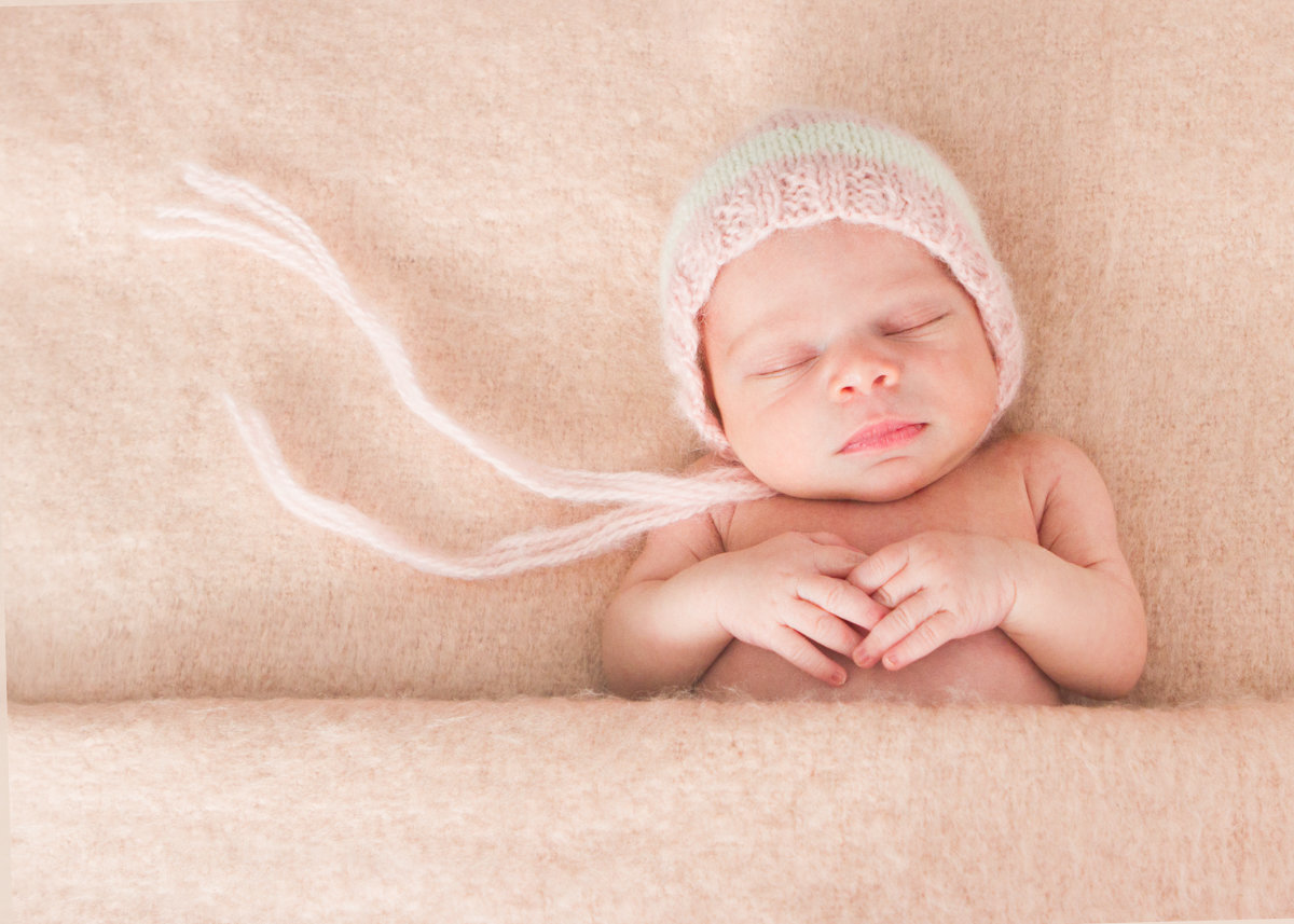 natural_organic_sleeping_newborn_professional_picture_7934