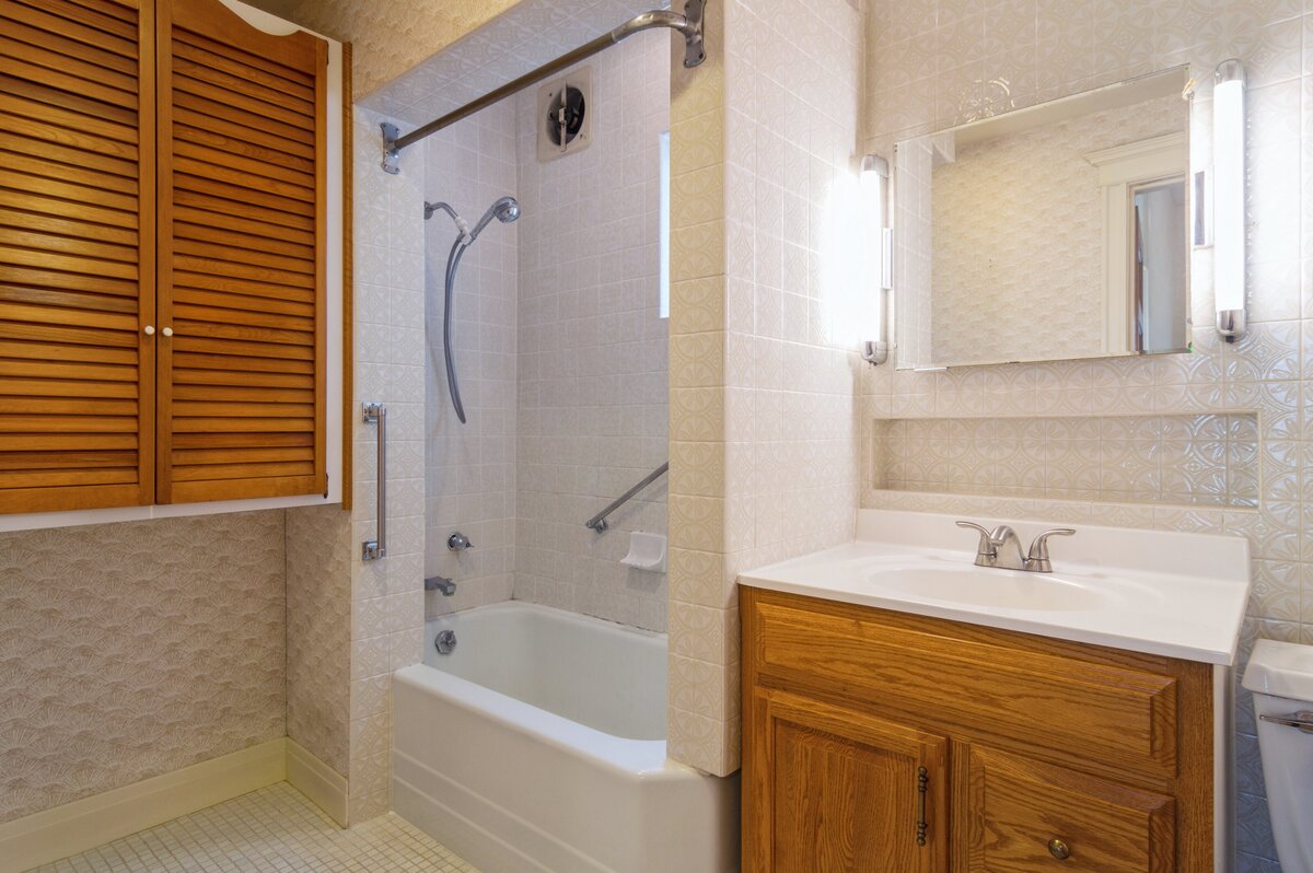 28 - 2nd Fl Bathroom (Now Kids Bathroom)