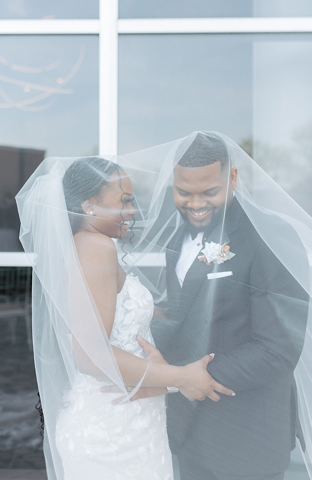 darby-saint-photography-bridal-moment-smile-veil-new-jersey-new-york-city