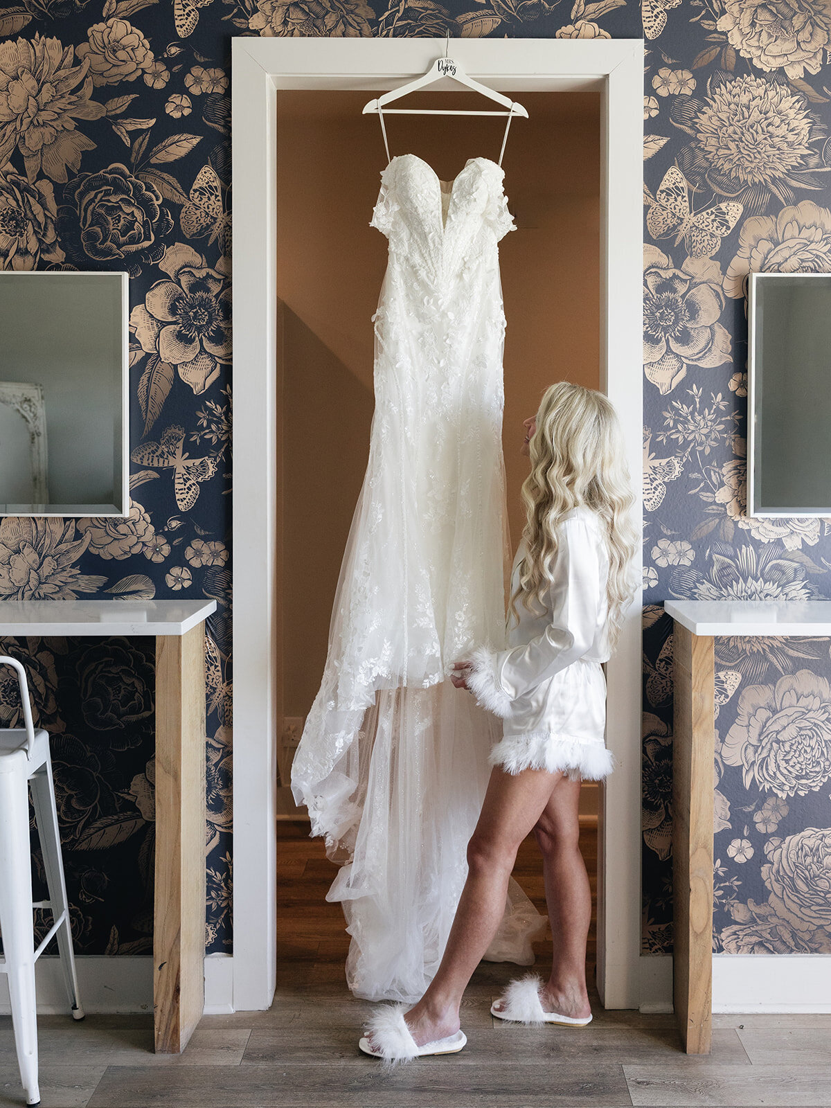 2025-10-11_DykesWeddingPreviews_MollyMurphyPhotography-7