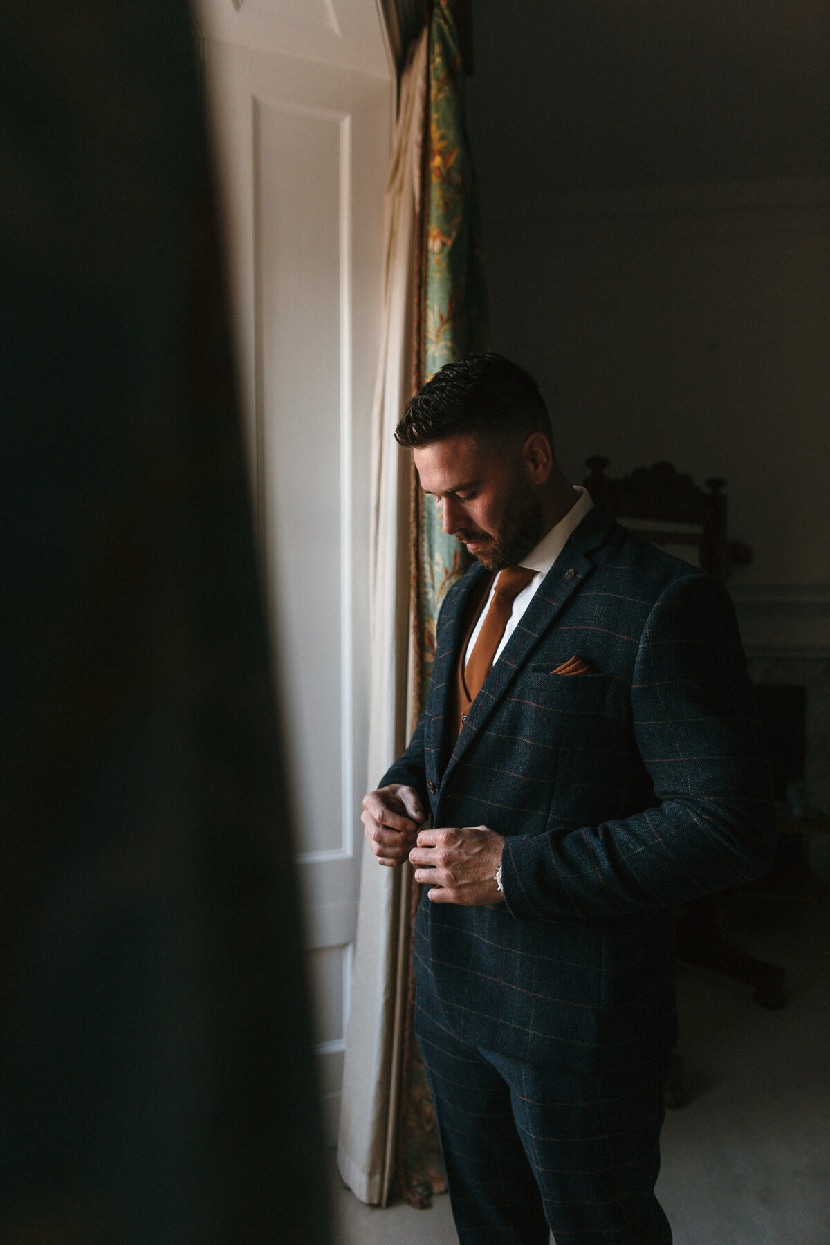 Devon Wedding Photographer - groom gets ready