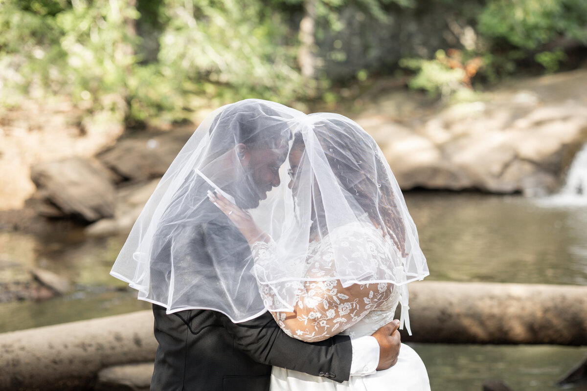 elopement-at-park-in-Phenix-City-Alabama-Amanda-Richardson-Photography