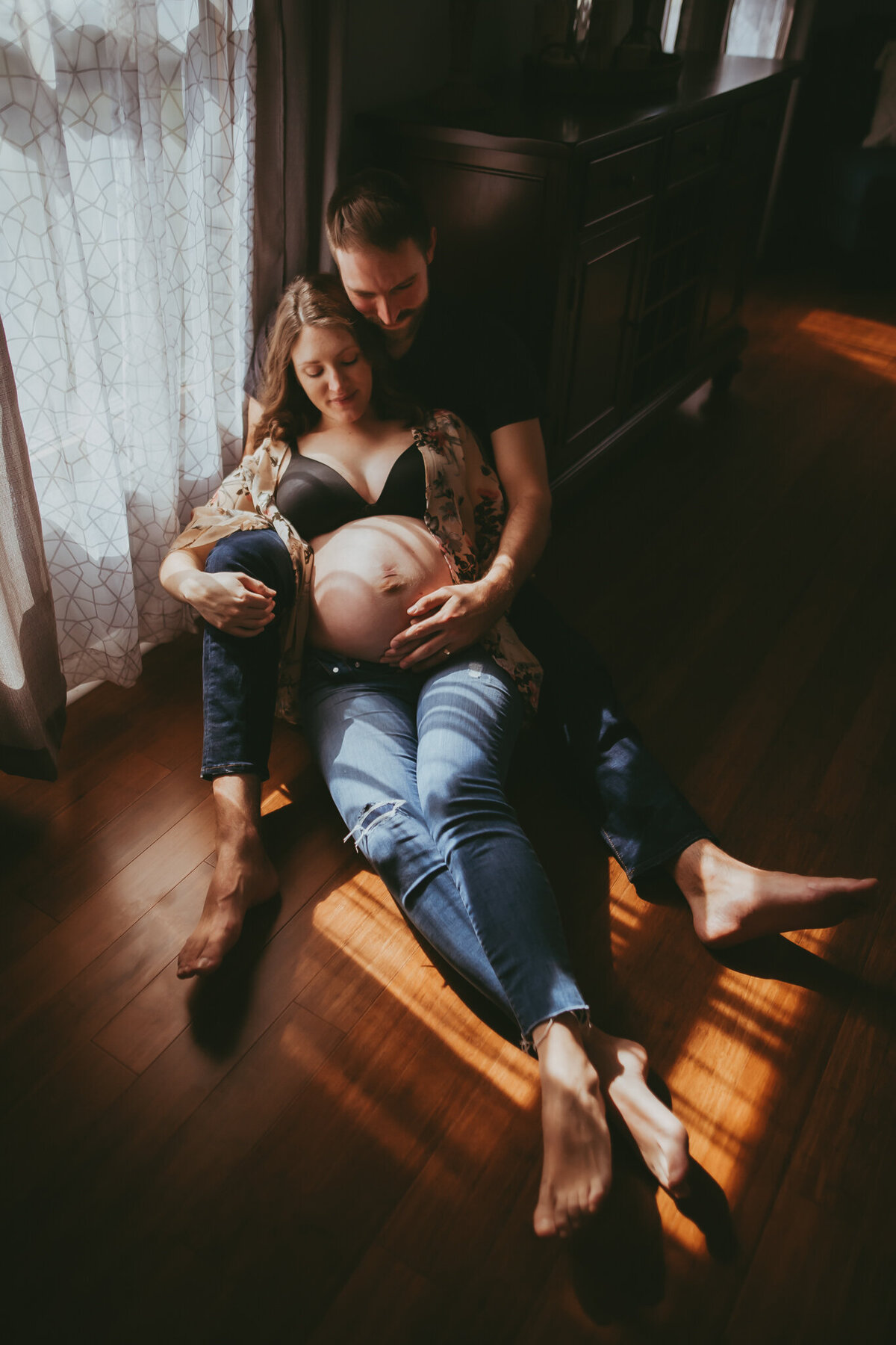 pregnant couple portrait