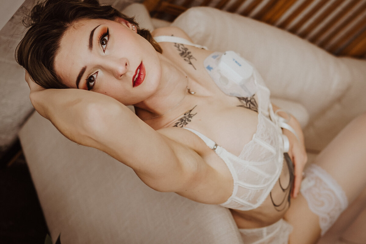 sensual-bridal-boudoir-portrait-lingerie-closeup-storyteller-collective-photo-co-des-moines