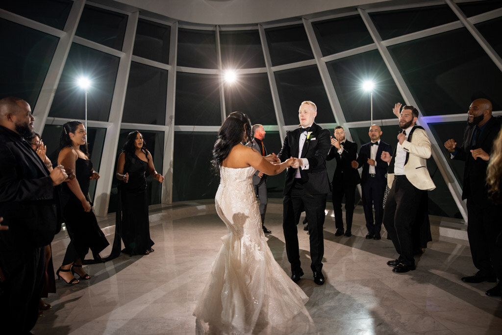 147-Milwaukee-Art-Mueseum-Wedding-Lauren-Ashley-Studios