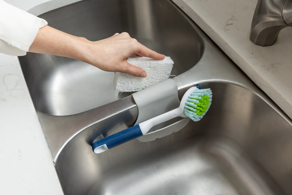 8500698_Casabella_Cleaning_Silicone Sink Saddle_Lifestyle_27