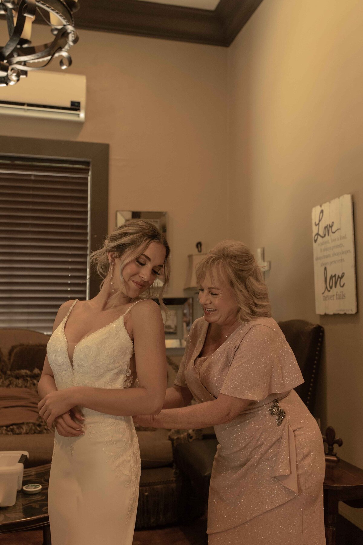 Dakota&Hope'sSneakPeeks-courtneyagaryphotography-4