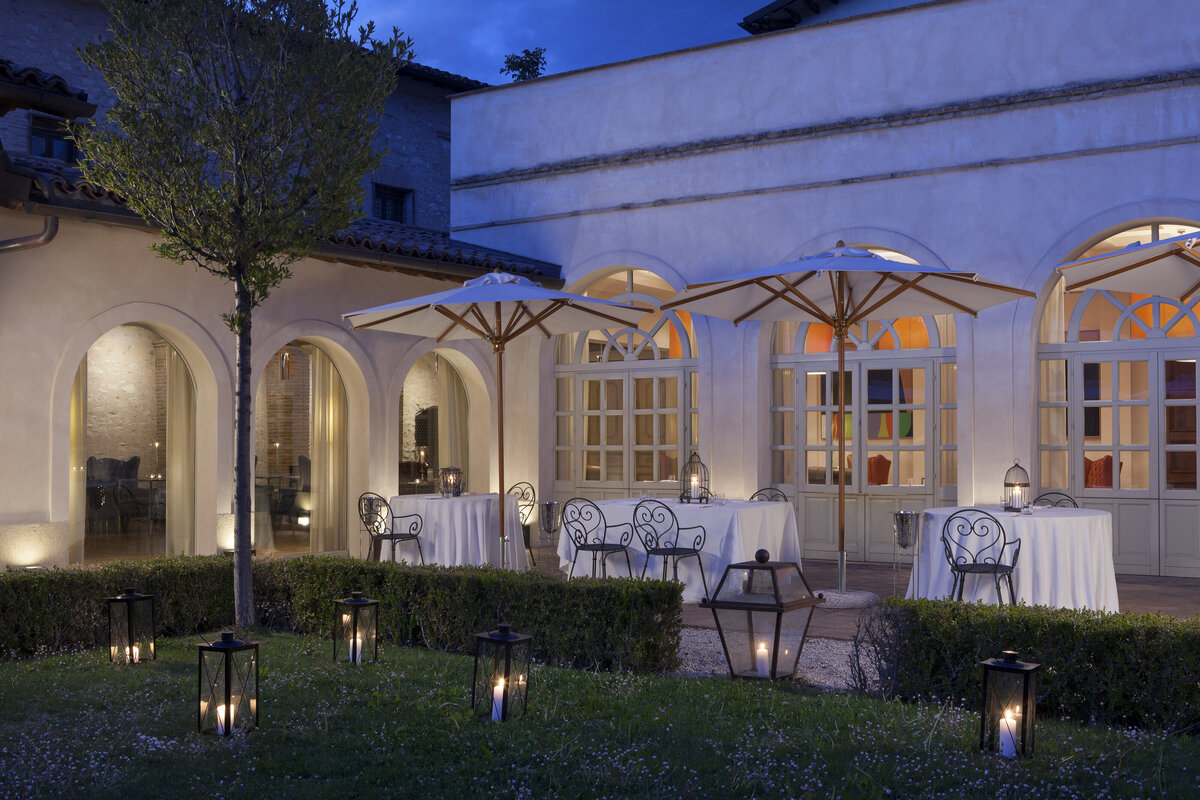 Waterstone - Palazzo Seneca- Norcia - Luxury Boutique Hotel - Vespasia Restaurant - Garden Night